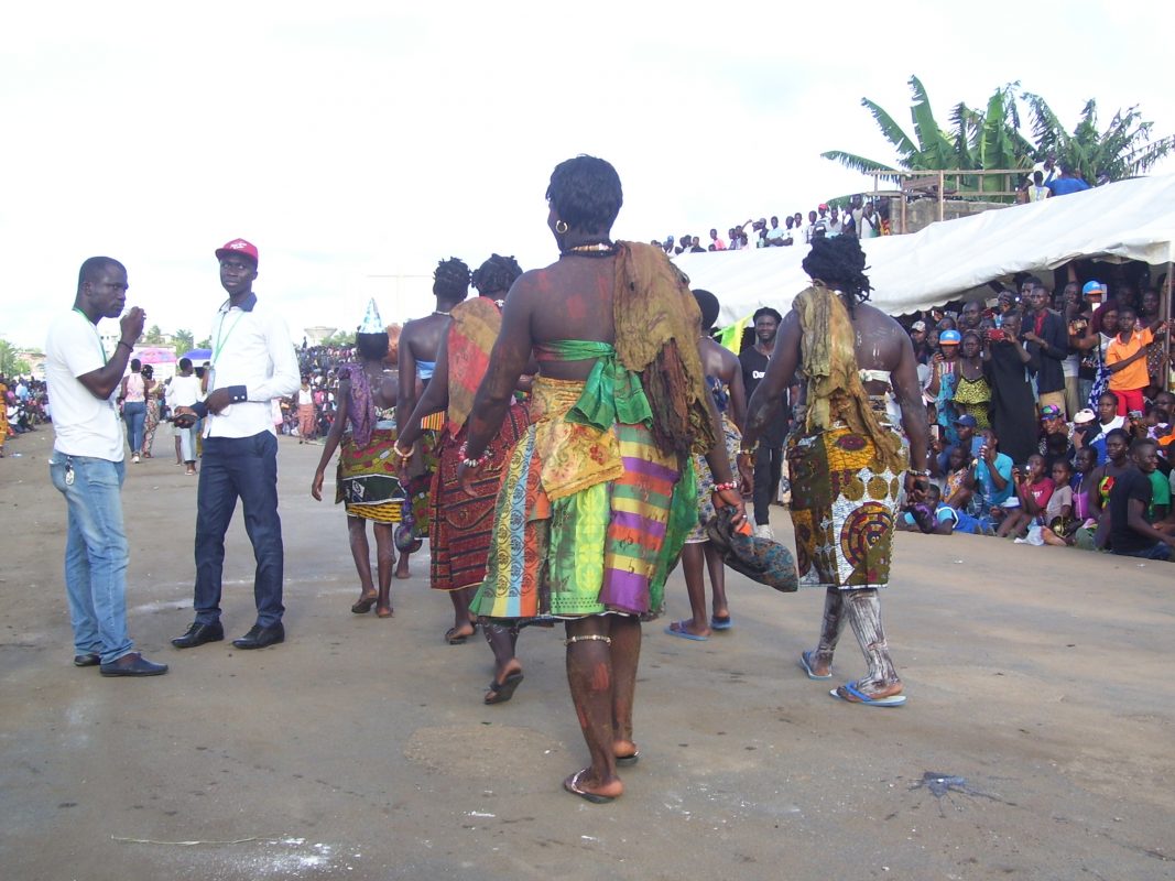 Festival Popo Carnaval de Bonoua 2021 défilés des femme en tenue